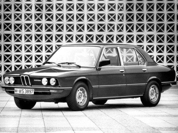 BMW Série 5 E12 528i 1979-1981 vue AV - photo BMW