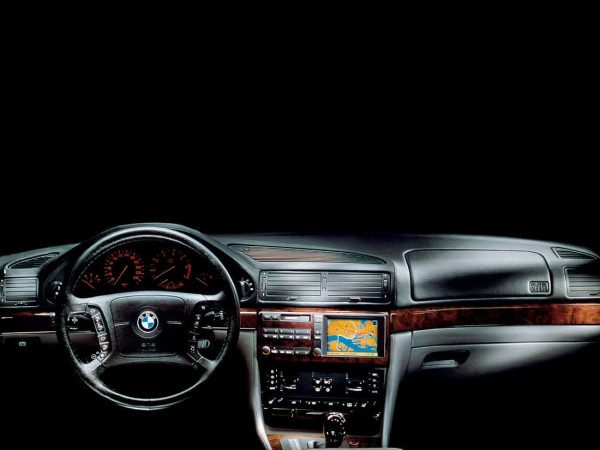 BMW Série 7 E38 1994-1997 planche de bord - photo BMW