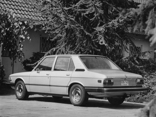 BMW 530i E12 US 1974-1976 vue AR - photo BMW