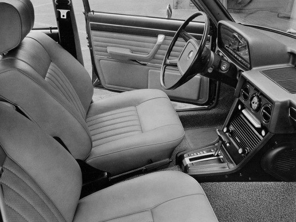 BMW 530i E12 US 1974-1976 intérieur - photo BMW