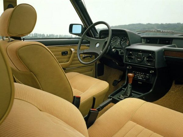 BMW Série 5 E12 intérieur 1979-1981 - photo BMW