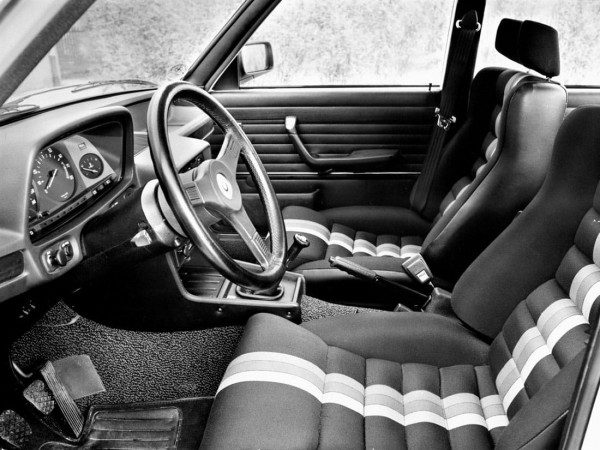BMW M535i E12 1980-1981 intérieur - photo BMW