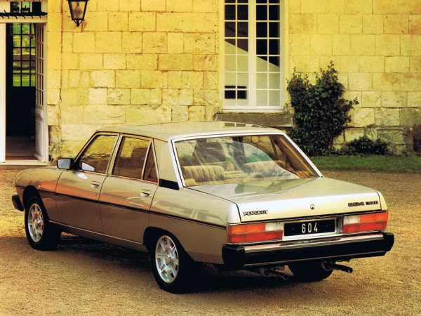 Peugeot 604 1979-1986 vue AR - photo Peugeot