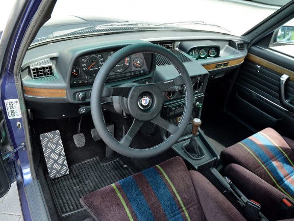 BMW Alpina B7S Turbo 1981-1982 planche de bord - photo : auteur inconnu DR
