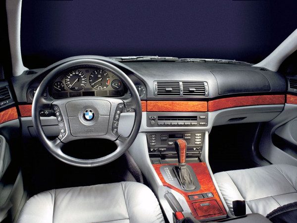 BMW Série 5 E39 1995-2003 planche de bord - photo BMW