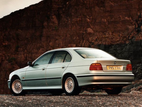 BMW 540i E39 1996-2000 vue AR - photo BMW