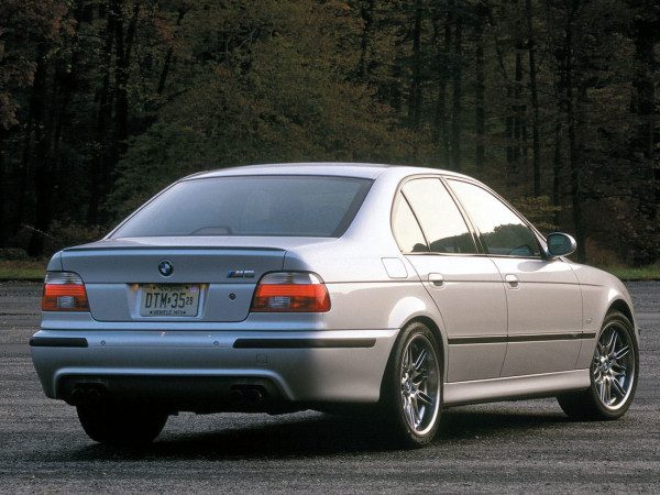 BMW M5 E39 2000-2003 vue AR - photo BMW USA
