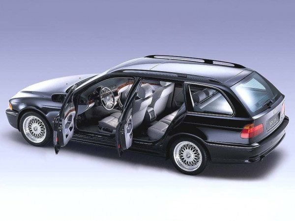 BMW Série 5 E39 Touring 1997-2000 vue AR - photo BMW