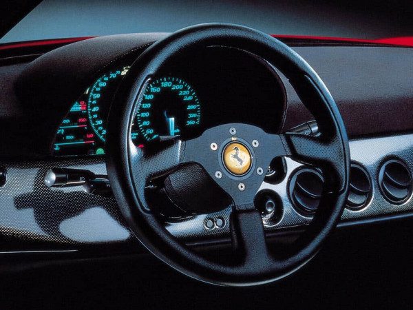 Ferrari F50 1995-1997 tableau de bord - photo Ferrari