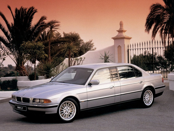 BMW L7 1998-2001 vue AV - photo BMW