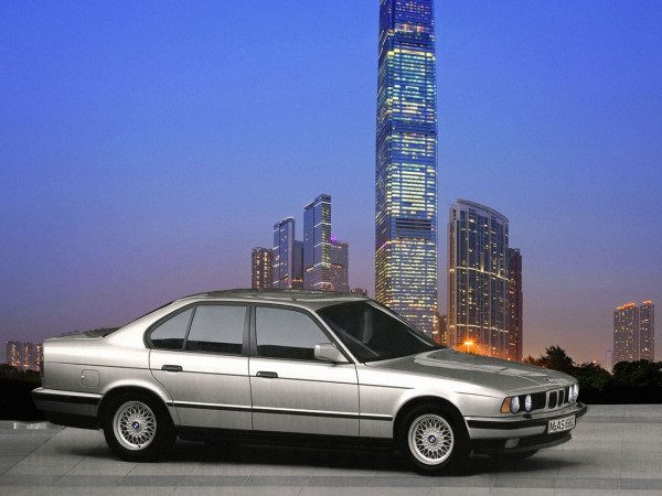 BMW Série 5 E34 1988-1994 vue AV - photo BMW