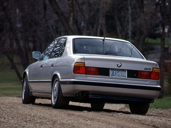 BMW M5 E34 US 1990-1993 vue AR - photo BMW
