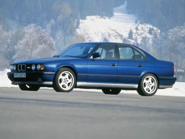 BMW M5 3.8 1992-1994 vue AV - photo BMW