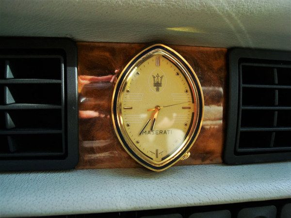 La fameuse horloge, symbole du luxe Maserati - photo Alexandre Guirao