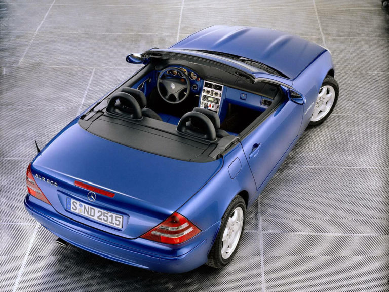 La SLK 200 Kompressor phase 2 lancée en janvier 2000, toit ouvert - photo Mercedes-Benz