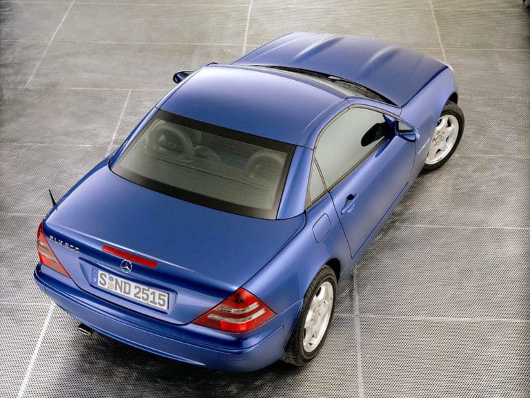 La SLK 200 Kompressor phase 2 lancée en janvier 2000, toit fermé - photo Mercedes-Benz