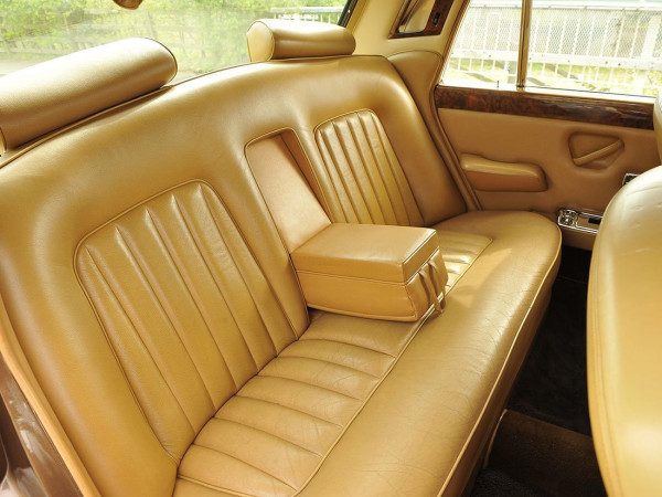 Rolls Royce Silver Shadow II 1977-1980 intérieur compartiment arrière - photo Bonhams
