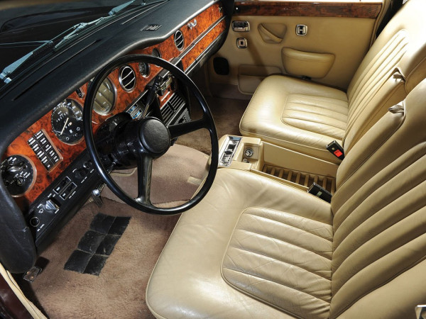 Rolls Royce Silver Wraith II 1977-1980 intérieur compartiment AV - photo Tim Scott, RM Auctions