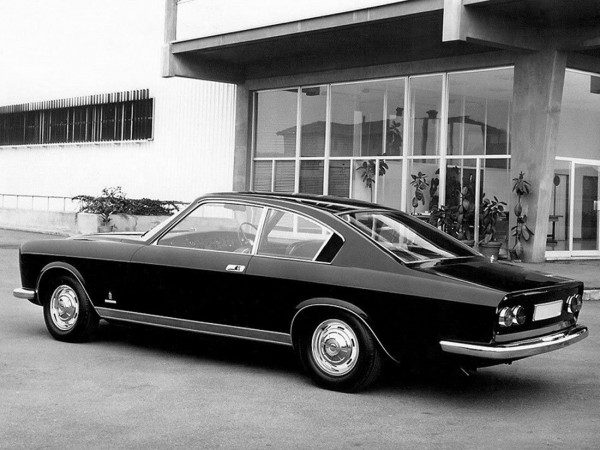 Bentley T1 coupe Speciale Pininfarina - salon de Turin 1968 - vue AR - photo Pininfarina