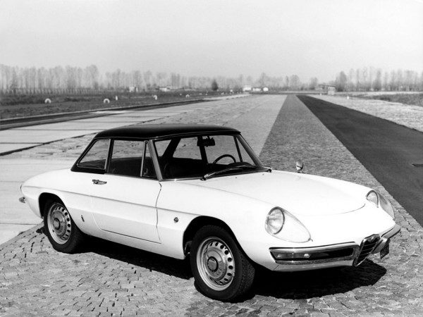 Alfa Romeo Spider Coda Lunga avec hard-top 1966-1969 vue AV - photo Alfa Romeo