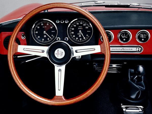 Alfa Romeo Spider Coda Lunga 1966-1969 planche de bord - photo Alfa Romeo