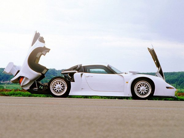 Porsche 911 GT1/96 Straßenversion profil 1996 - photo Porsche AG