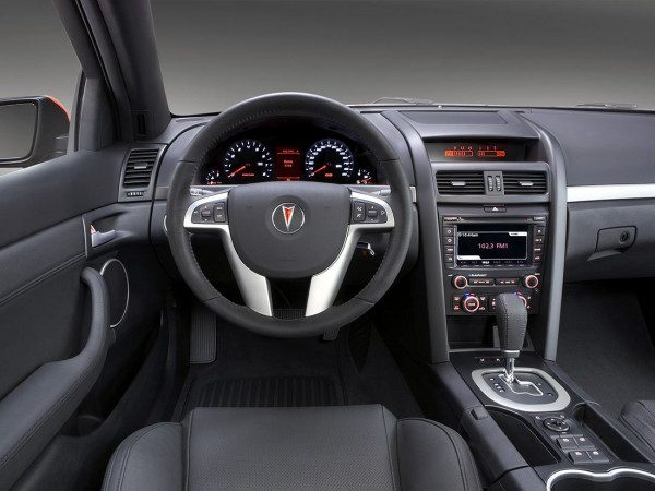 Pontiac G8 GT 2007-2009 planche de bord - photo GM