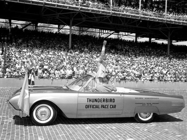 Ford Thunderbird pace-car 500 miles Indianapolis 1961 - photo Ford