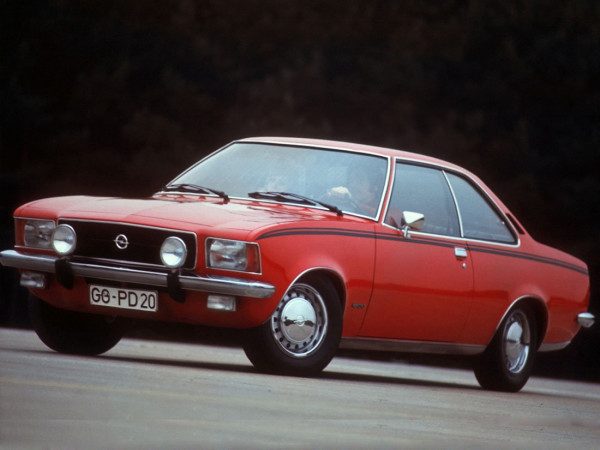 Opel Rekord D Coupé Sprint 1972-1977 vue AV - photo Opel