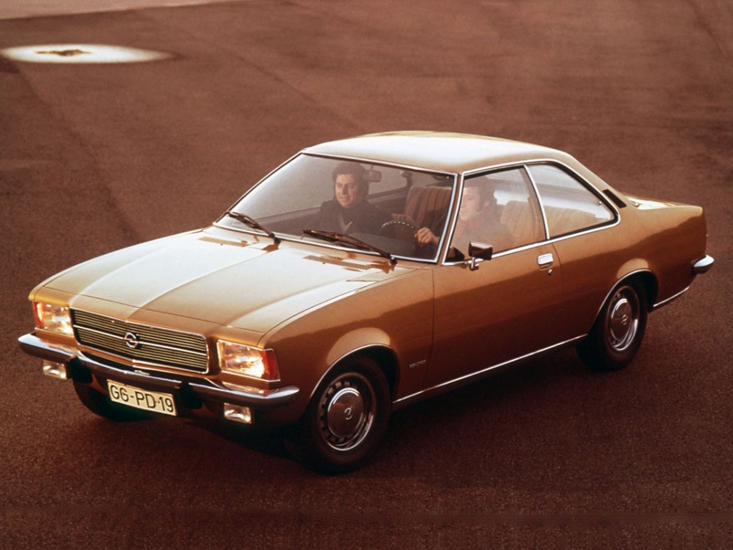 Opel Rekord D Coupé 1972-1977 vue AV - photo Opel