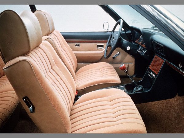 Opel Rekord D Coupé 1972-1977 intérieur - photo Opel