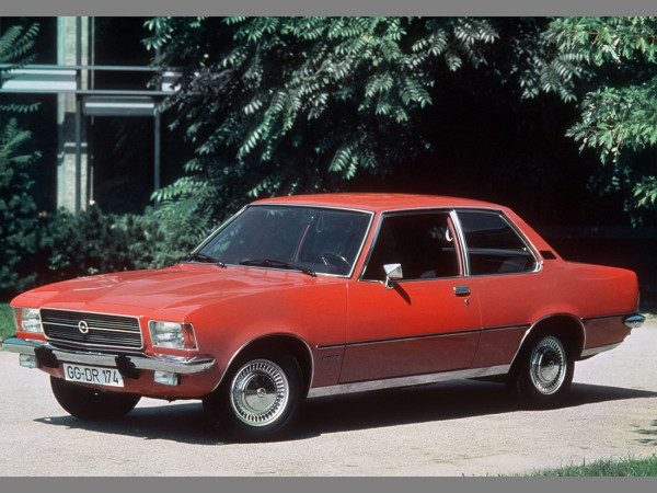 Opel Rekord D berline 2 portes L 1972-1977 vue AV - photo Opel