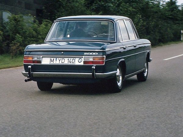 BMW 2000 1966-1971 vue AR - photo BMW