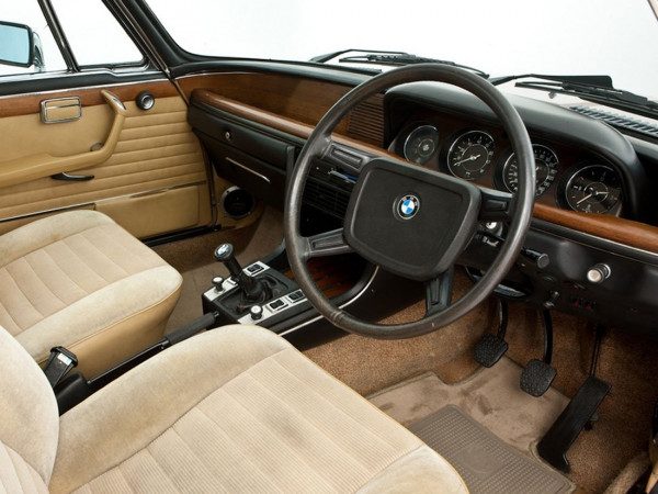 BMW 3.0 CSi E9 1971-1973 planche de bord - photo : auteur inconnu DR