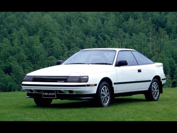 Toyota Celica GT-R (T160) Japon 1985-1987 vue AV - photo Toyota