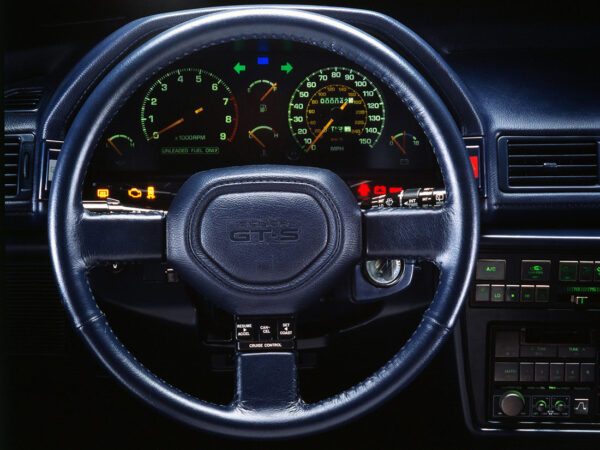 Toyota Celica GT-S (T160) USA 1985-1987 planche de bord - photo Toyota
