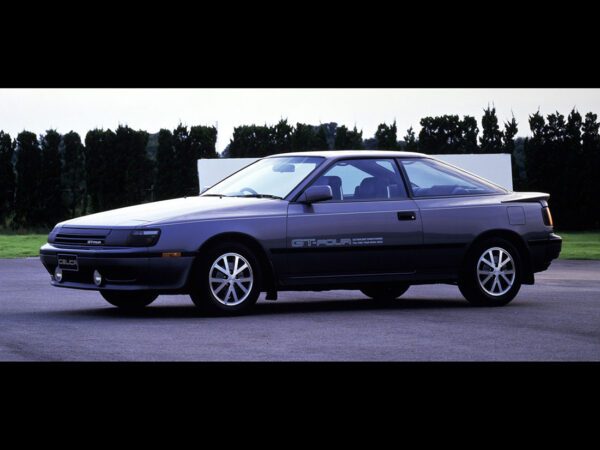 Toyota Celica GT-Four (T160) Japon 1986-1987 vue AV - photo Toyota