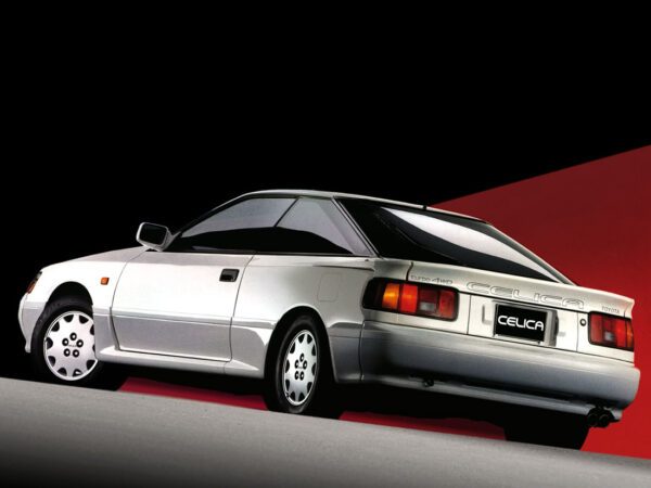 Toyota Celica Turbo 4WD (T160) 1987-1989 vue AR - photo Toyota