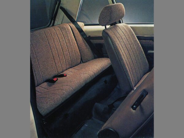 Peugeot 104 ZR avec option Grand Confort 1979-1981 intérieur - photo Peugeot