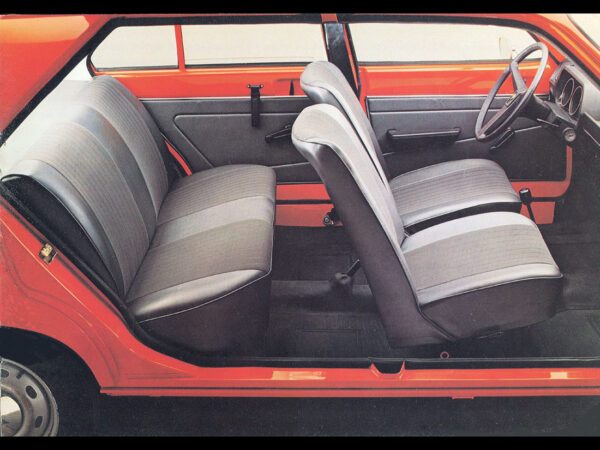 Peugeot 104 1972 intérieur - photo Peugeot