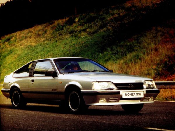 Opel Monza GSE avec conduite à droite 1983-1986 vue AV - photo Opel