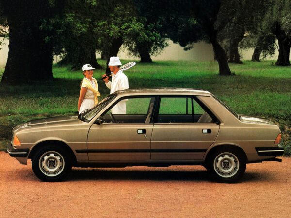 Peugeot 305 GL 1985-1988 profil - photo Peugeot