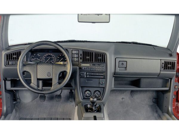 Volkswagen Corrado G60 1988-1993 planche de bord - photo Volkswagen