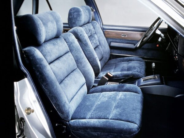 Opel Senator A 1978-1981 compartiment avant - photo Opel