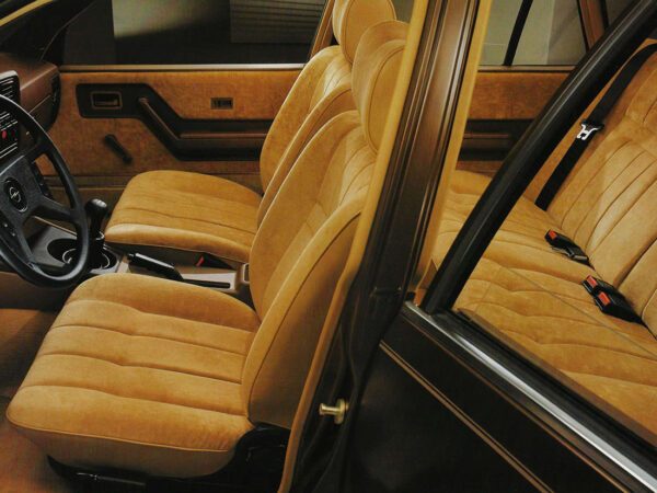 Opel Senator A 1981-1986 intérieur - photo Opel