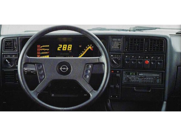 Opel Senator CD 1984-1986 planche de bord avec instrumentation numérique - photo Opel