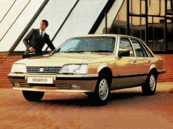 Vauxhall Senator Mk I 1984-1987 vue AV - photo Vauxhall