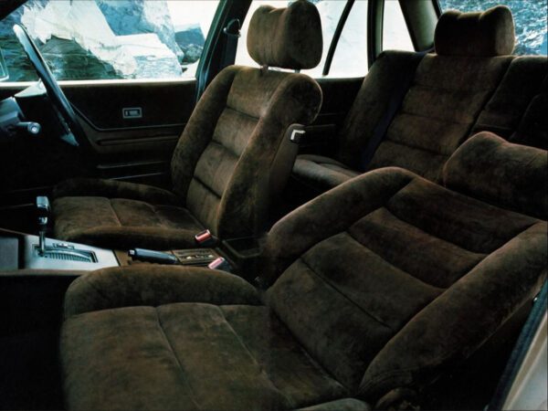 Vauxhall Senator Mk I 1984-1987 intérieur - photo Vauxhall