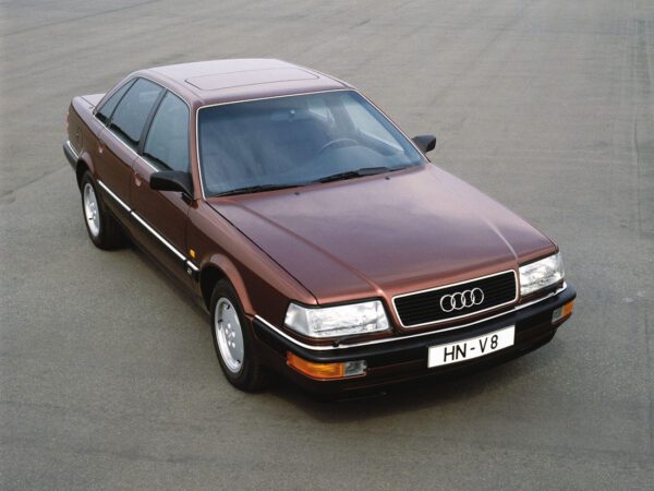 Audi V8 1988-1991 vue AV - photo Audi AG