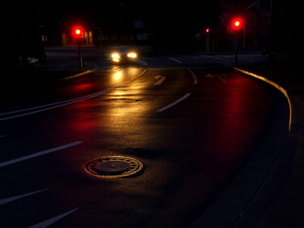 L'importance de l'éclairage automobile pour la conduite de nuit et la  visibilité générale sur la route